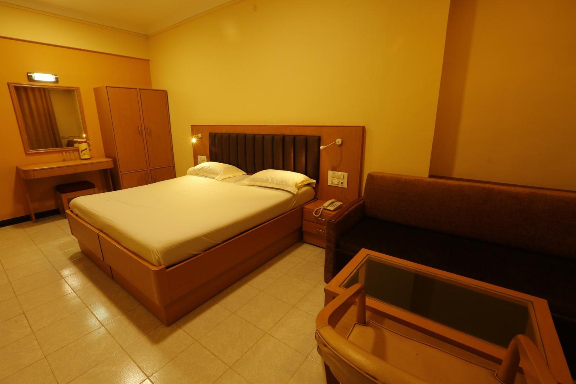 Hotel Ravikiran Alibaug Алибаг Экстерьер фото